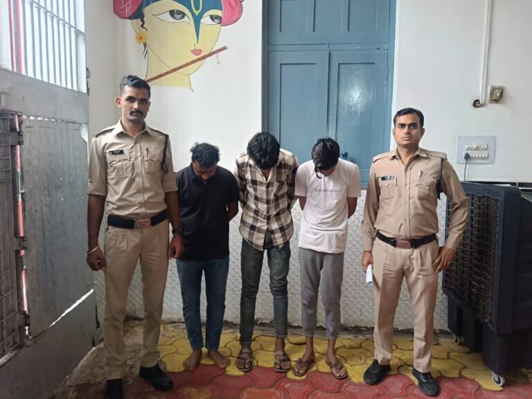 कैलादेवी मेन रोड की फैब्रीकेशन दुकान में नकबजनी का खुलासा